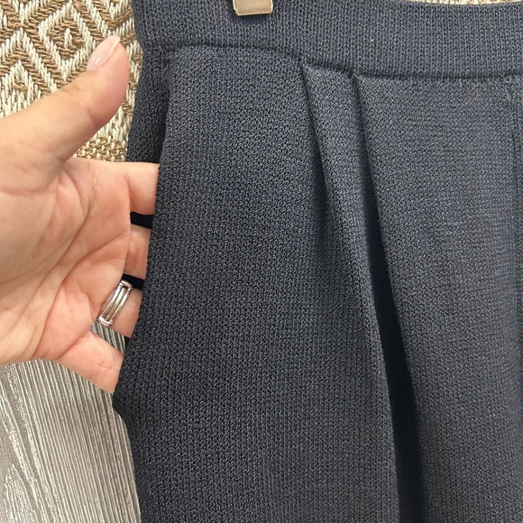 St. John Basics High Rise Elastic Waist Pleated Front Knit Trouser Pant Sz 6 - Picture 2 of 9